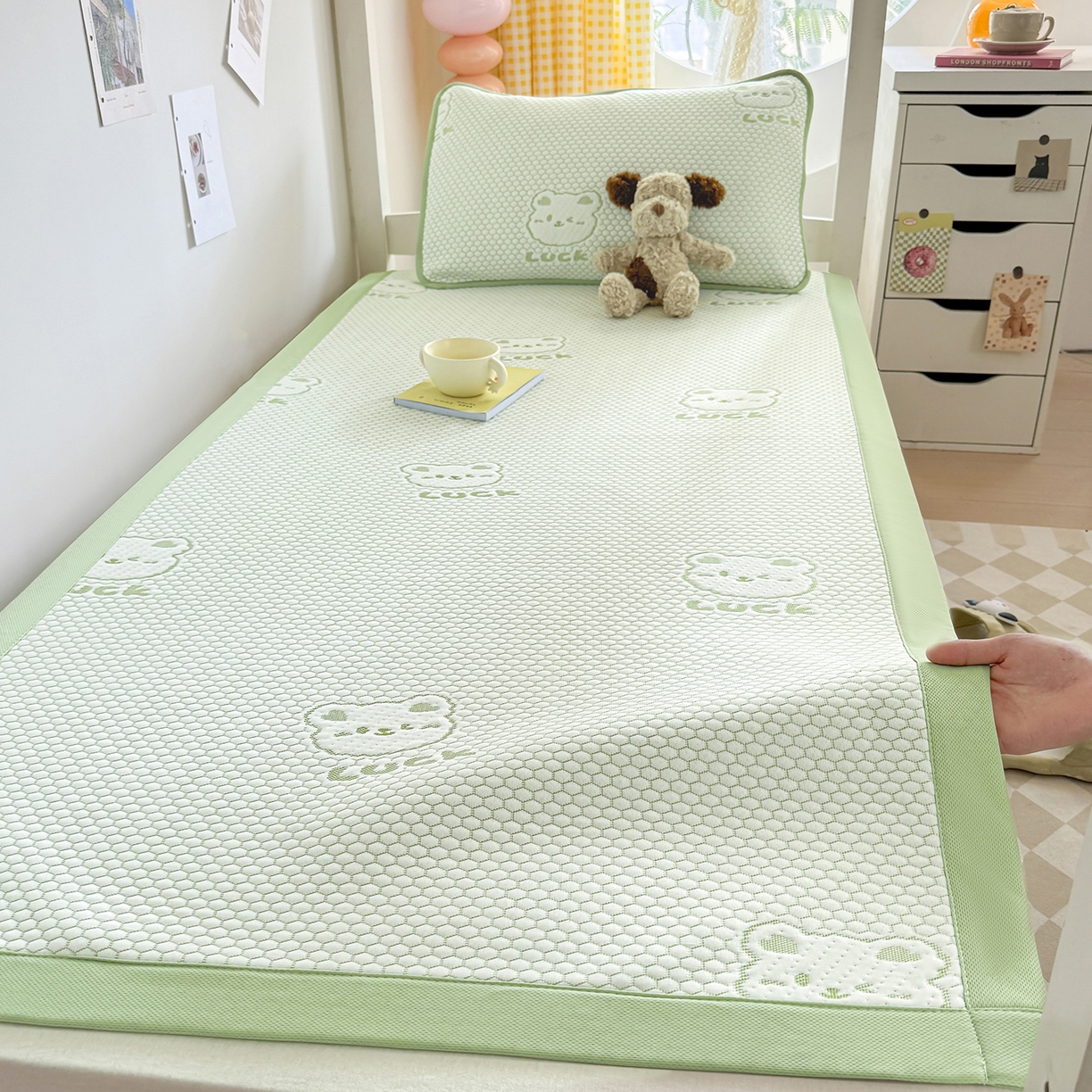 91家纺网 家纺一手货源 找家纺 家品罗兰 2026新款夏季A类冰豆豆凉席冰丝凉席家用双人冰丝席床单可机洗水洗单人学生宿舍夏天空调席三件套学生床 小冰熊-绿