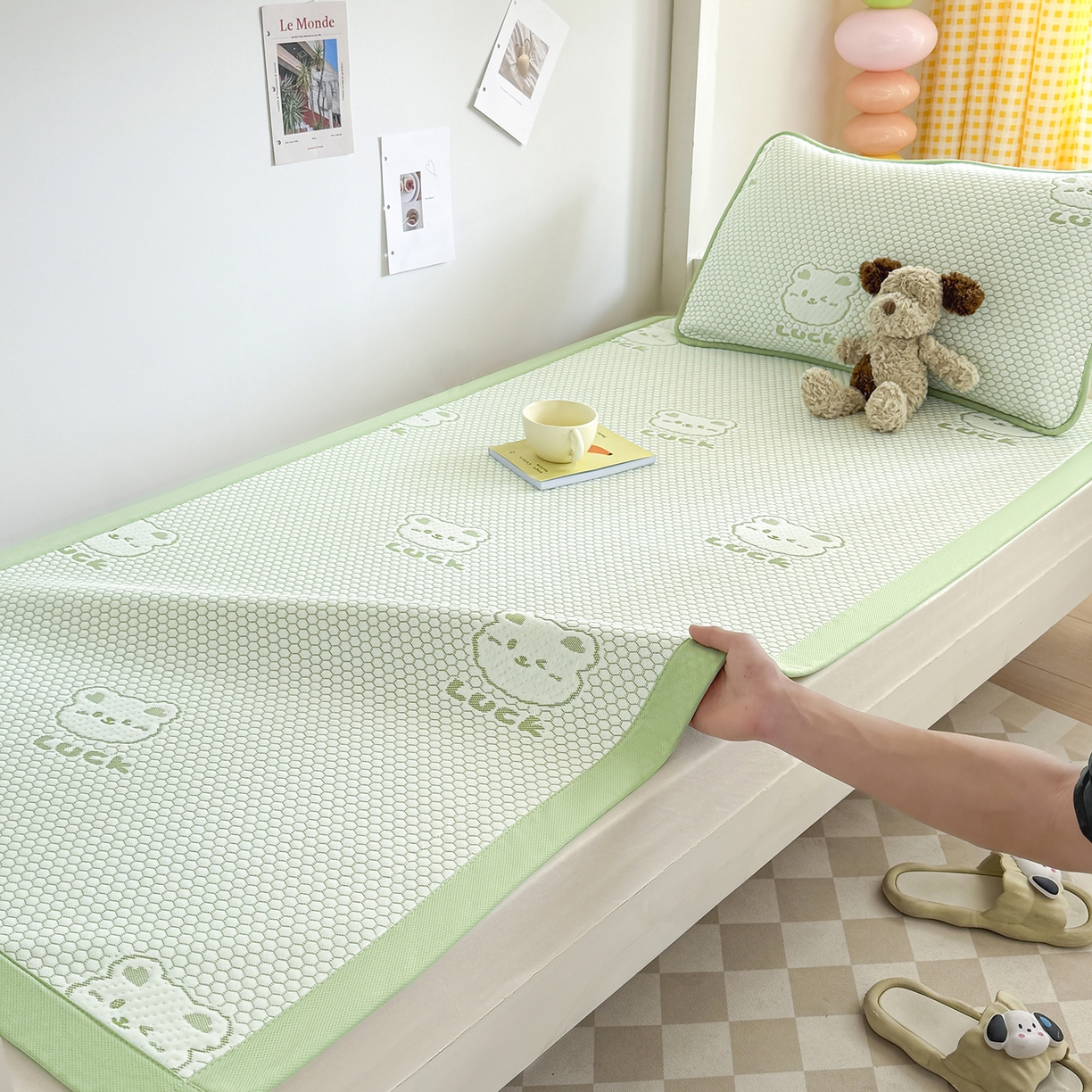 91家纺网 家纺一手货源 找家纺 家品罗兰 2026新款夏季A类冰豆豆凉席冰丝凉席家用双人冰丝席床单可机洗水洗单人学生宿舍夏天空调席三件套学生床 小冰熊-绿