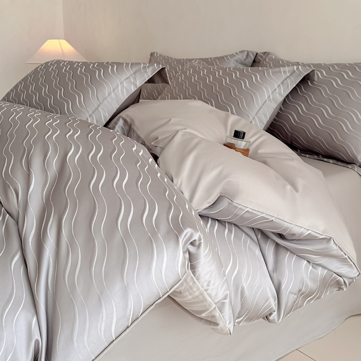 91家纺网 家纺一手货源 找家纺 慕晨 2026新款全棉纯棉文艺质感高级提花高精密四件套高端纯棉4件套直播热款 柔美-灰