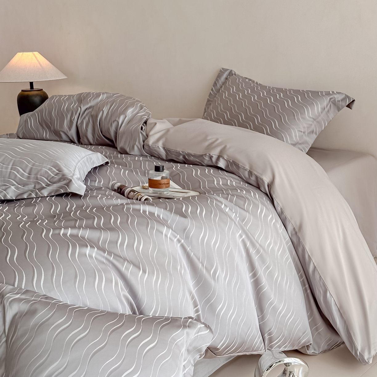 91家纺网 家纺一手货源 找家纺 慕晨 2026新款全棉纯棉文艺质感高级提花高精密四件套高端纯棉4件套直播热款 柔美-灰