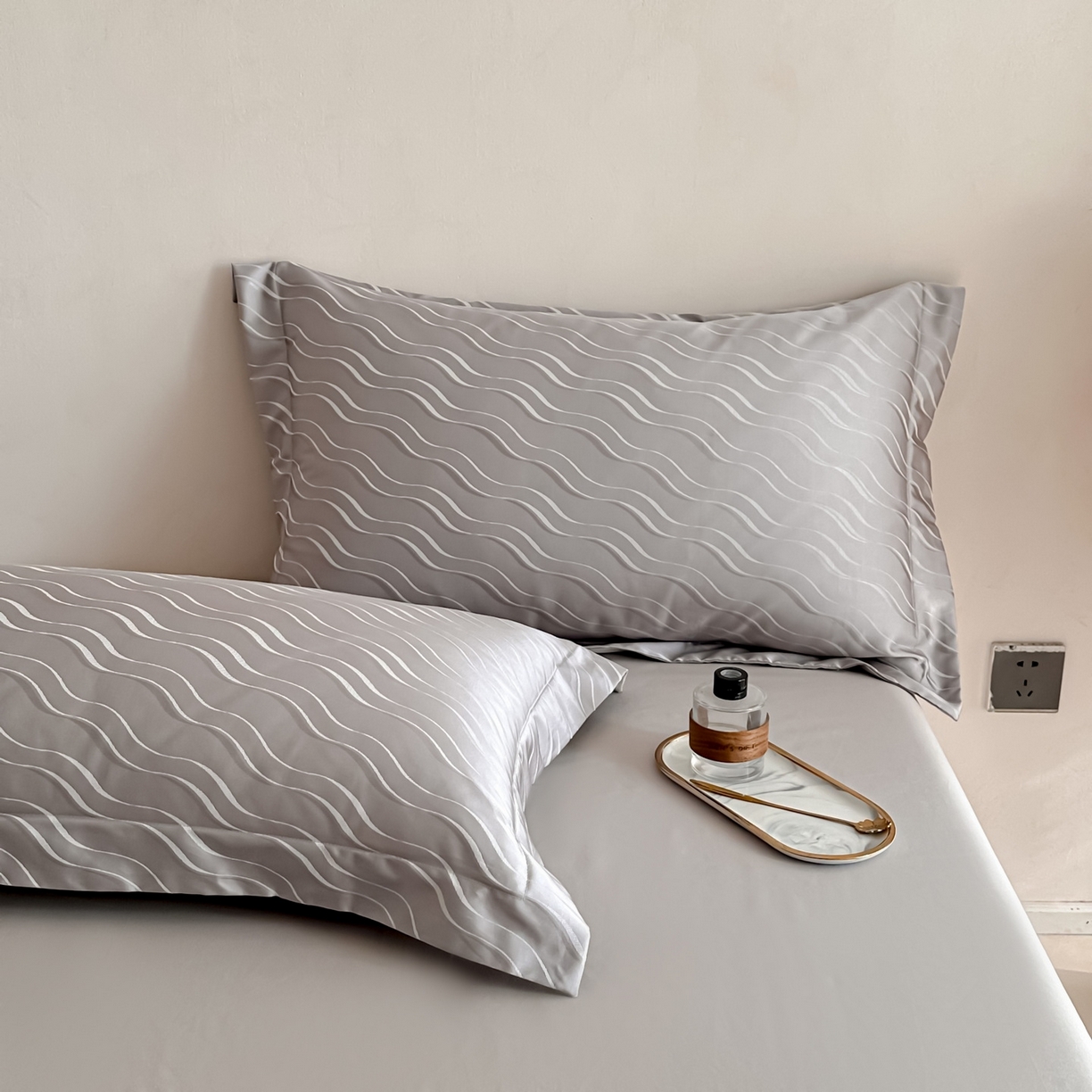 91家纺网 家纺一手货源 找家纺 慕晨 2026新款全棉纯棉文艺质感高级提花高精密四件套高端纯棉4件套直播热款 柔美-灰