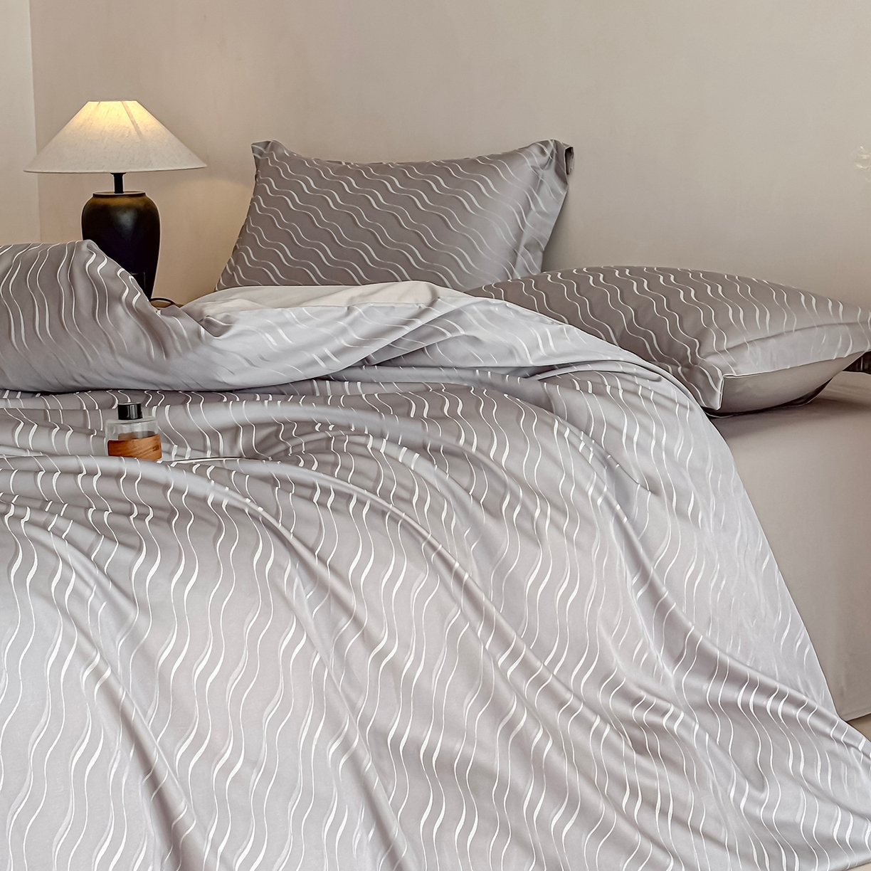 91家纺网 家纺一手货源 找家纺 慕晨 2026新款全棉纯棉文艺质感高级提花高精密四件套高端纯棉4件套直播热款 柔美-灰