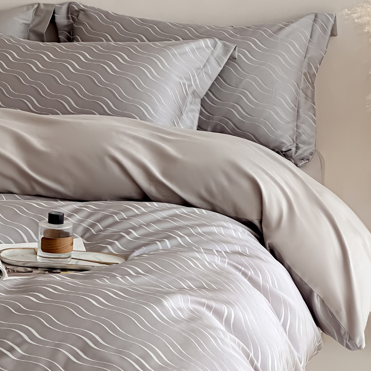 91家纺网 家纺一手货源 找家纺 慕晨 2026新款全棉纯棉文艺质感高级提花高精密四件套高端纯棉4件套直播热款 柔美-灰