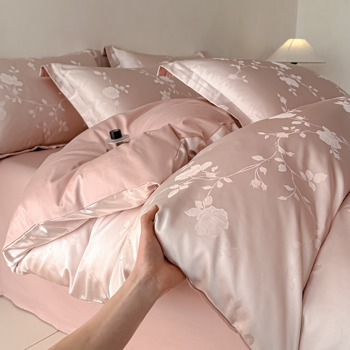 91家纺网 家纺一手货源 找家纺 慕晨 2026新款全棉纯棉文艺质感高级提花高精密四件套高端纯棉4件套直播热款 蓓蕾初开