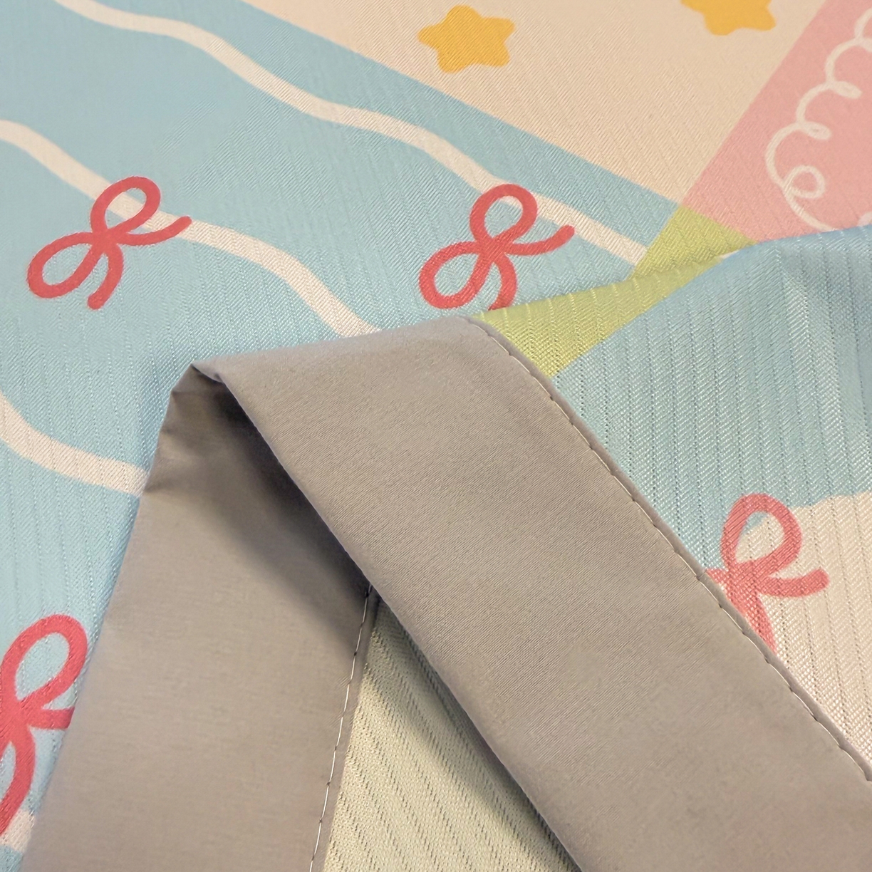 91家纺网 家纺一手货源 找家纺 懒猫家纺 2026春夏新款卡通印花A类凉感冰丝印花凉席席子 彩格萌宠