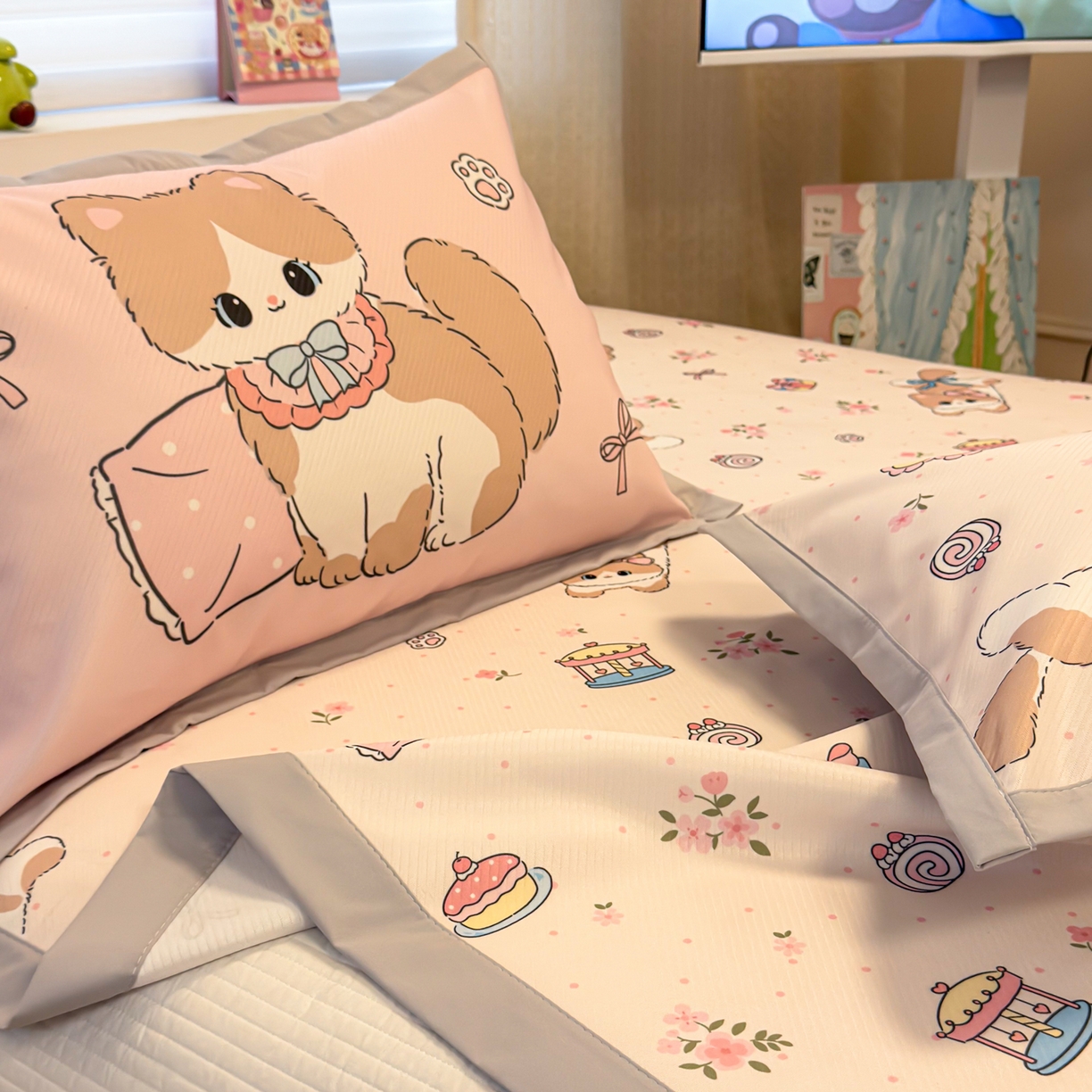 91家纺网 家纺一手货源 找家纺 懒猫家纺 2026春夏新款卡通印花A类凉感冰丝印花凉席席子 甜心茶语