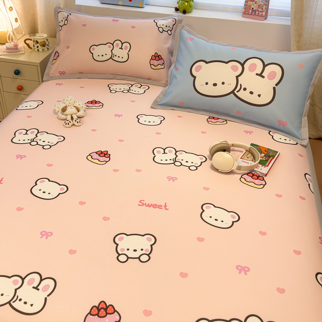 91家纺网 家纺一手货源 找家纺 懒猫家纺 2026春夏新款卡通印花A类凉感冰丝印花凉席席子 熊兔玩伴