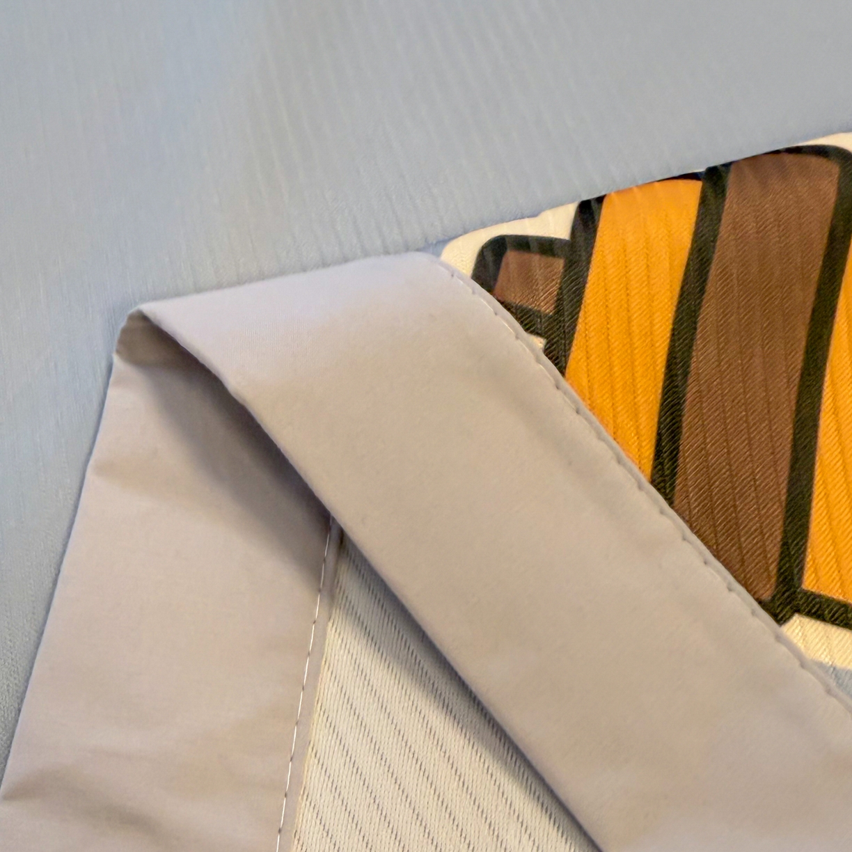 91家纺网 家纺一手货源 找家纺 懒猫家纺 2026春夏新款卡通印花A类凉感冰丝印花凉席席子 酷狗腊肠