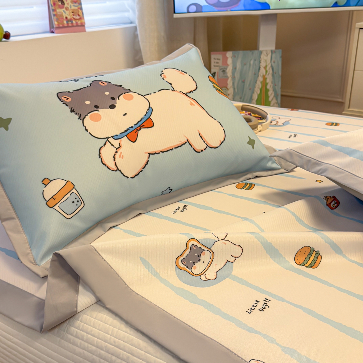 91家纺网 家纺一手货源 找家纺 懒猫家纺 2026春夏新款卡通印花A类凉感冰丝印花凉席席子 汉堡小狗