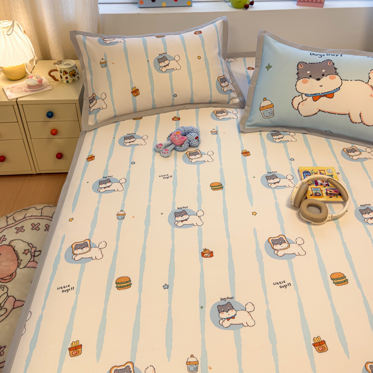 91家纺网 家纺一手货源 找家纺 懒猫家纺 2026春夏新款卡通印花A类凉感冰丝印花凉席席子 汉堡小狗