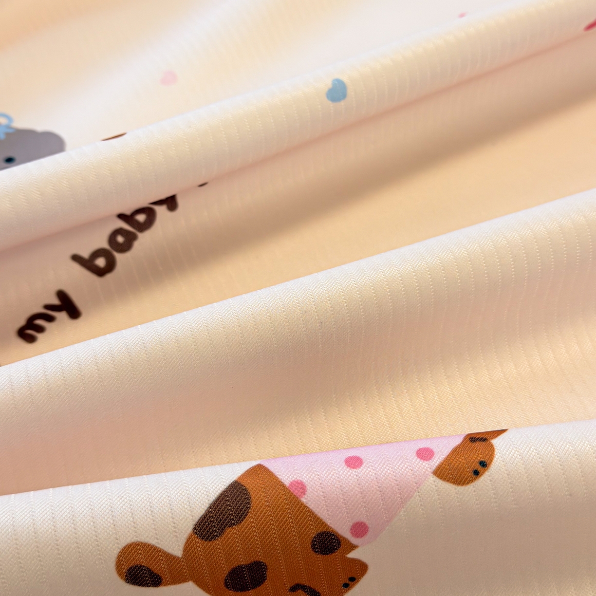 91家纺网 家纺一手货源 找家纺 懒猫家纺 2026春夏新款卡通印花A类凉感冰丝印花凉席席子 彩豆汪汪队