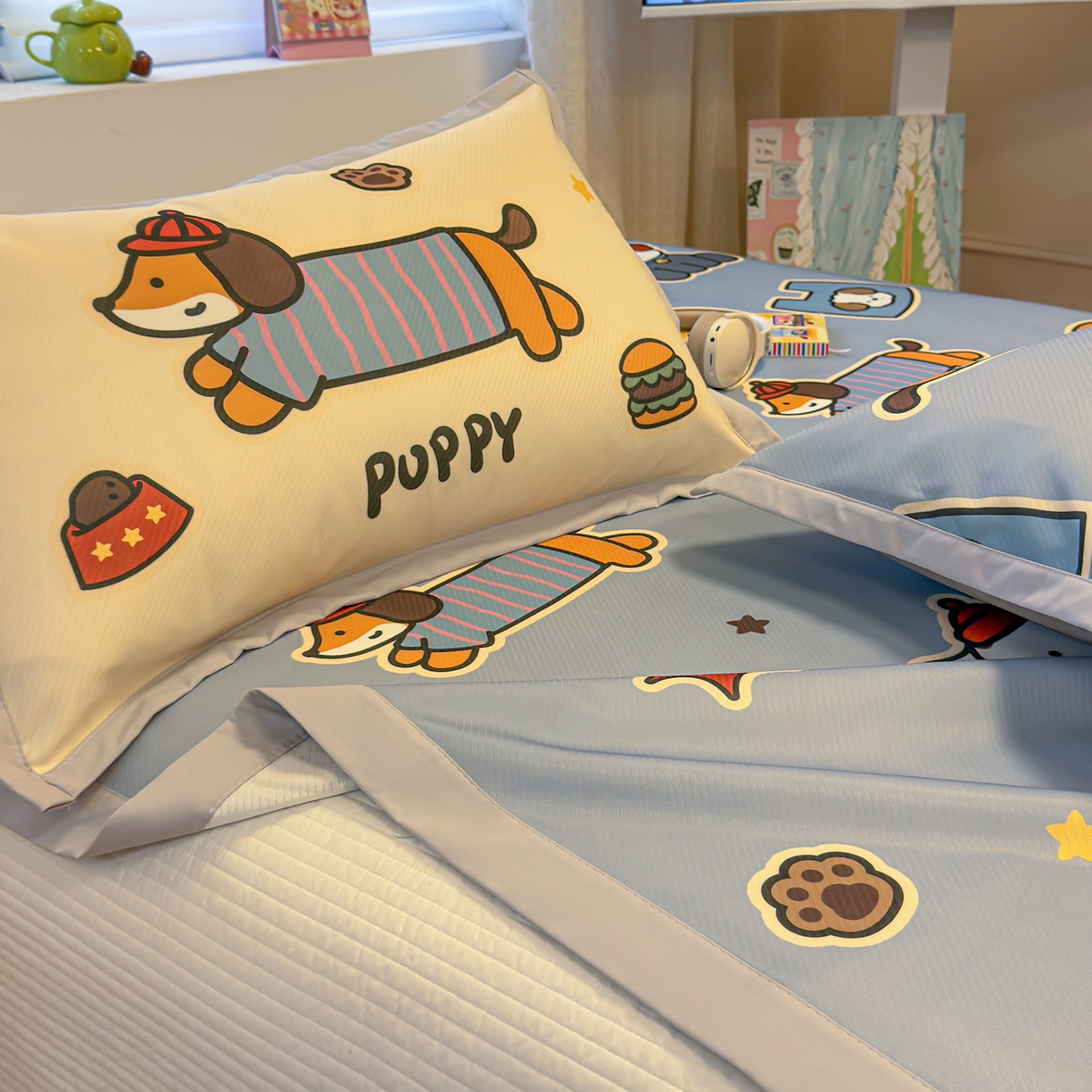 91家纺网 家纺一手货源 找家纺 懒猫家纺 2026春夏新款卡通印花A类凉感冰丝印花凉席席子 酷狗腊肠