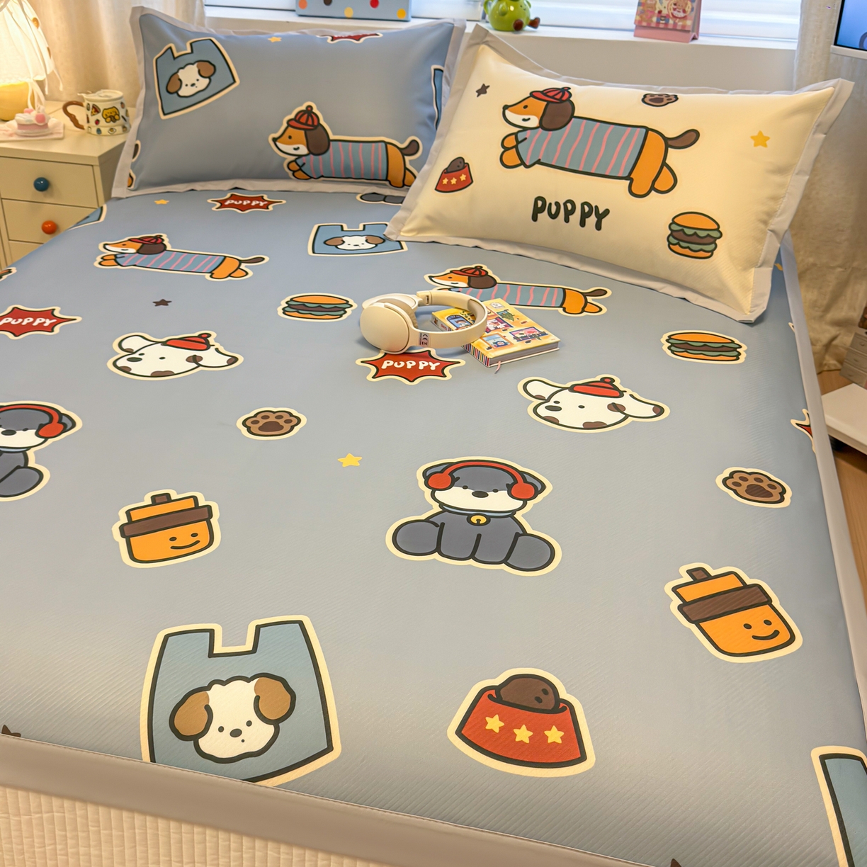 91家纺网 家纺一手货源 找家纺 懒猫家纺 2026春夏新款卡通印花A类凉感冰丝印花凉席席子 酷狗腊肠