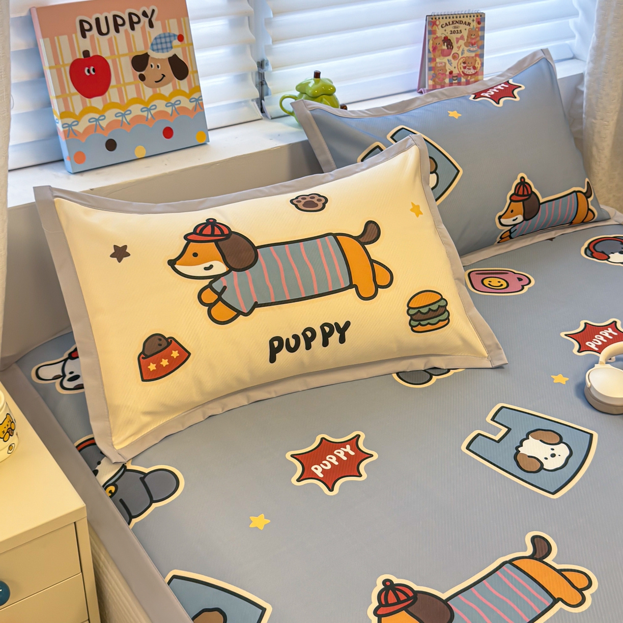 91家纺网 家纺一手货源 找家纺 懒猫家纺 2026春夏新款卡通印花A类凉感冰丝印花凉席席子 酷狗腊肠