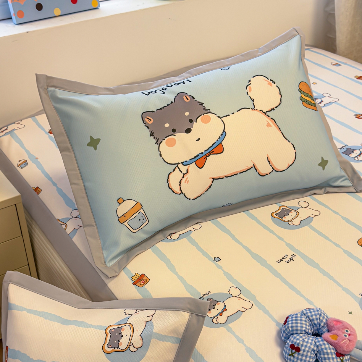 91家纺网 家纺一手货源 找家纺 懒猫家纺 2026春夏新款卡通印花A类凉感冰丝印花凉席席子 汉堡小狗