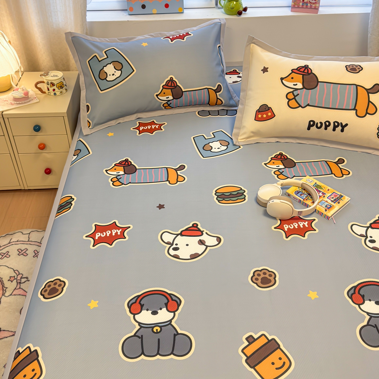 91家纺网 家纺一手货源 找家纺 懒猫家纺 2026春夏新款卡通印花A类凉感冰丝印花凉席席子 酷狗腊肠