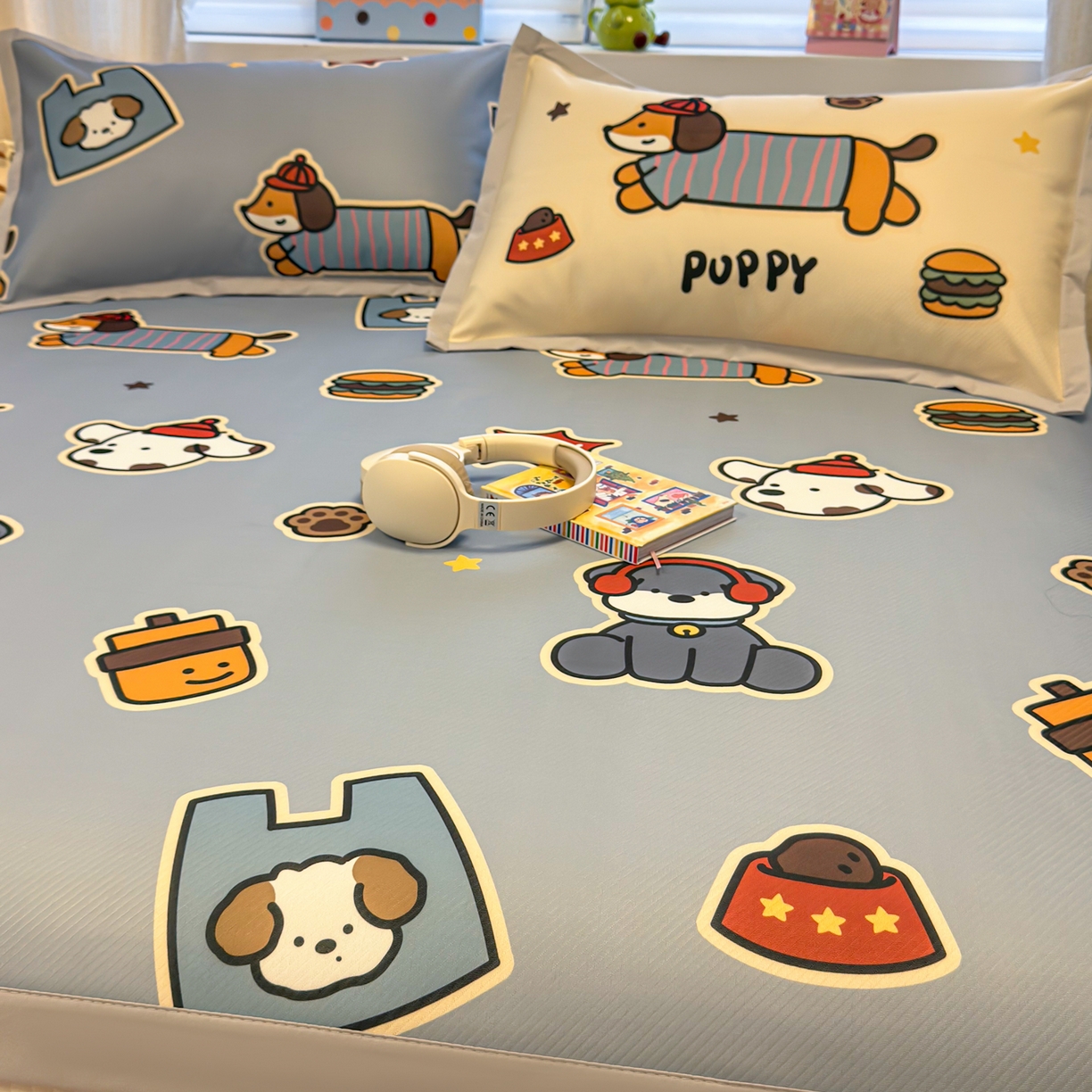 91家纺网 家纺一手货源 找家纺 懒猫家纺 2026春夏新款卡通印花A类凉感冰丝印花凉席席子 酷狗腊肠