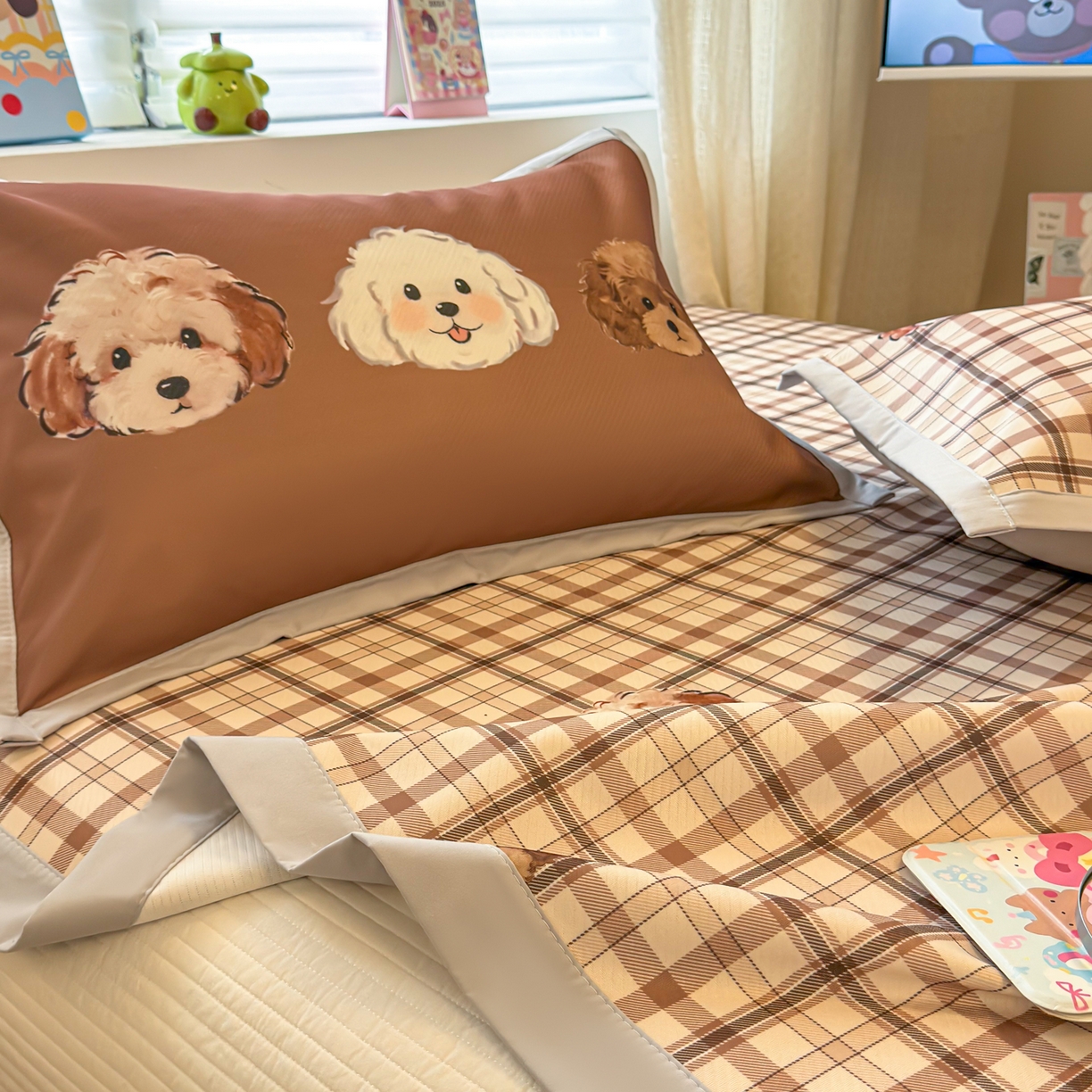 91家纺网 家纺一手货源 找家纺 懒猫家纺 2026春夏新款卡通印花A类凉感冰丝印花凉席席子 格纹爱犬