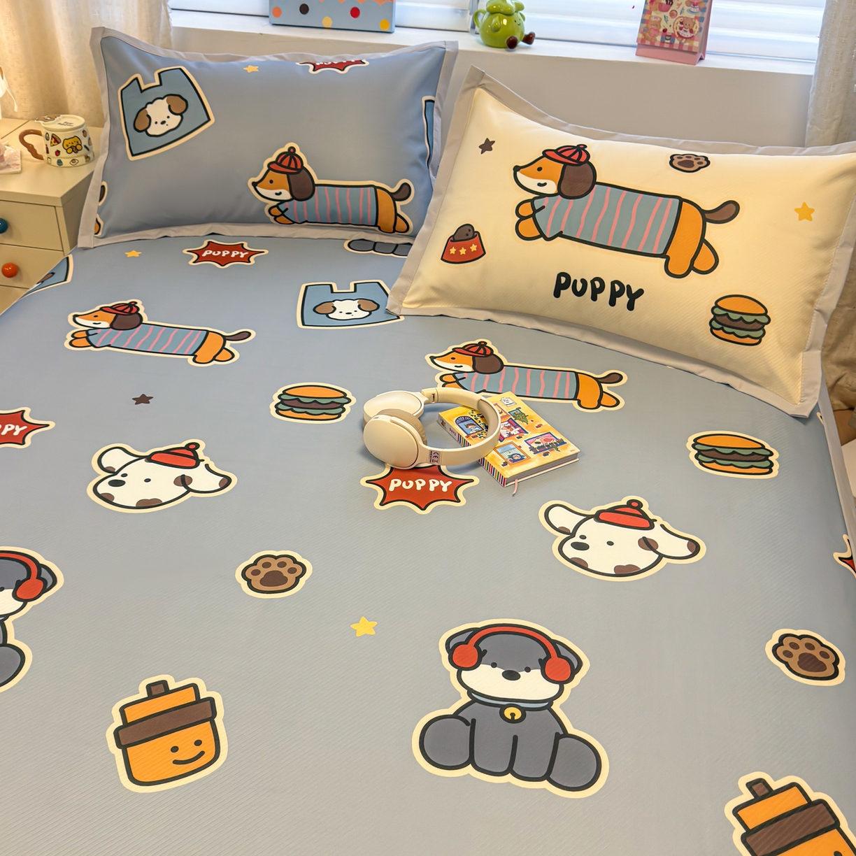 91家纺网 家纺一手货源 找家纺 懒猫家纺 2026春夏新款卡通印花A类凉感冰丝印花凉席席子 酷狗腊肠