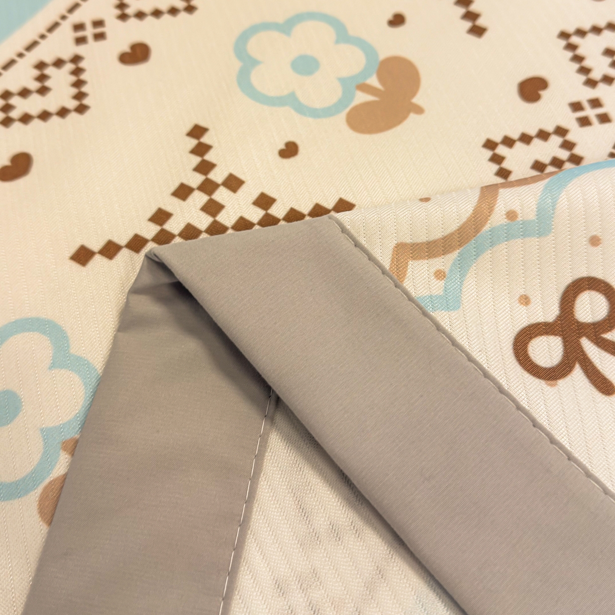 91家纺网 家纺一手货源 找家纺 懒猫家纺 2026春夏新款卡通印花A类凉感冰丝印花凉席席子 费尔岛