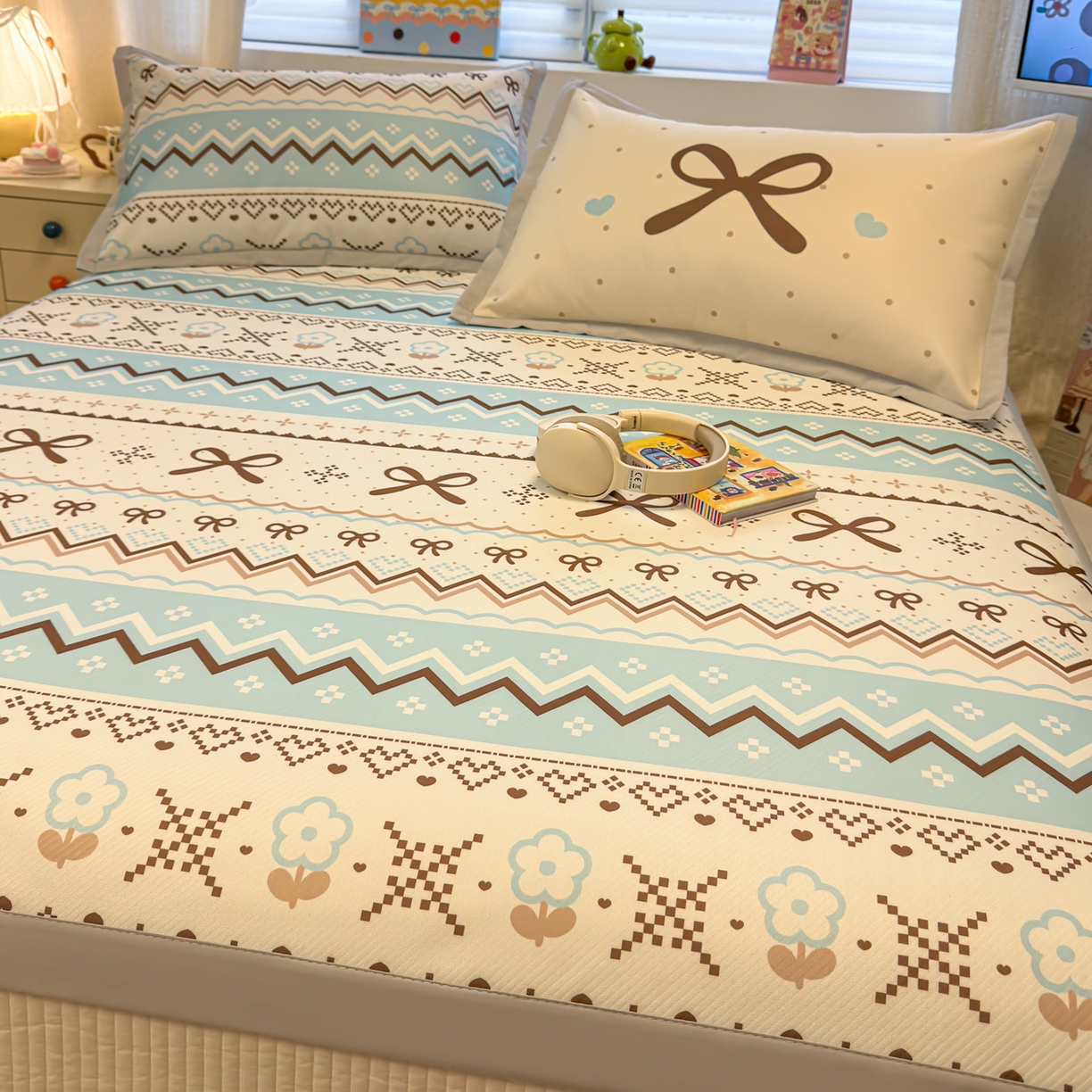 91家纺网 家纺一手货源 找家纺 懒猫家纺 2026春夏新款卡通印花A类凉感冰丝印花凉席席子 费尔岛