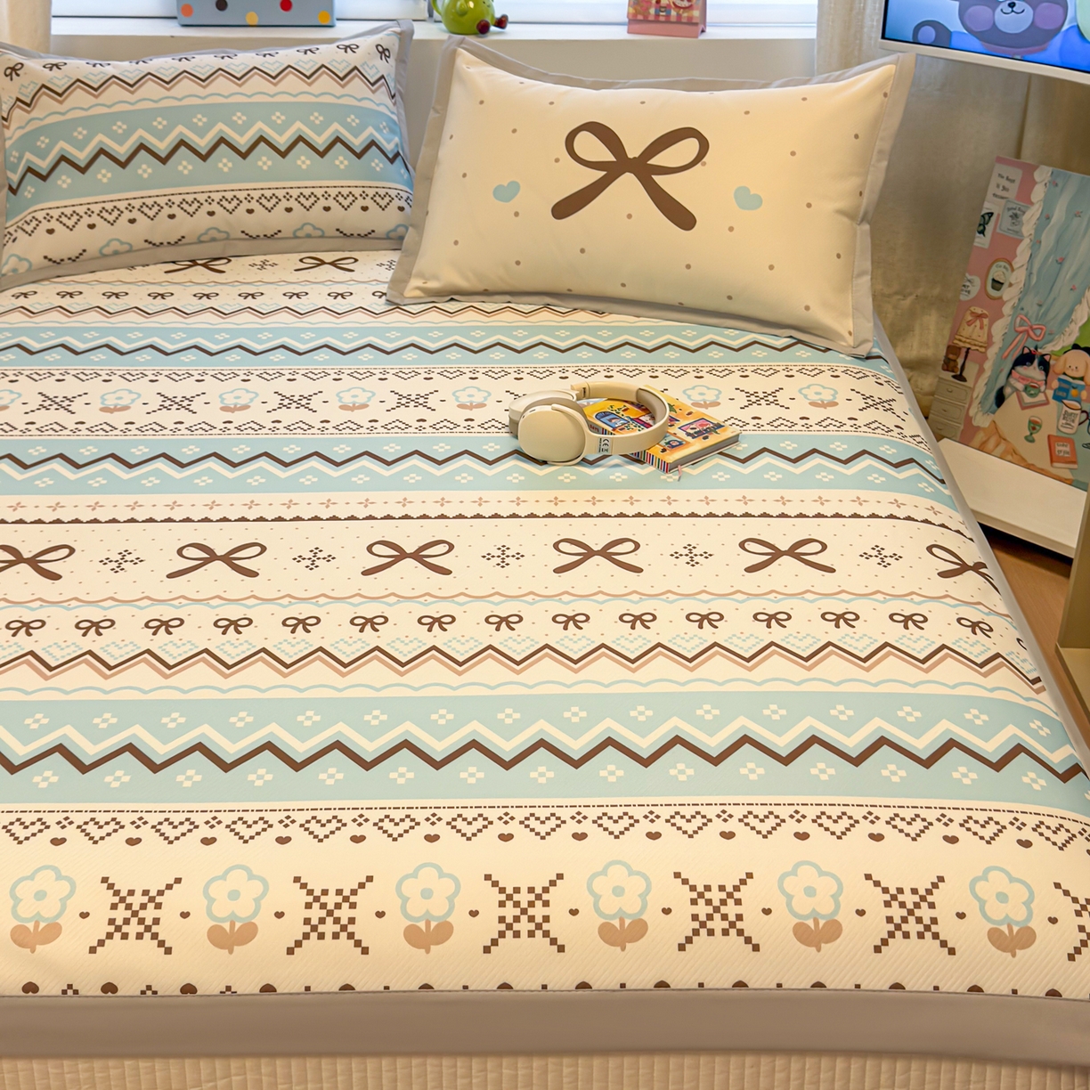 91家纺网 家纺一手货源 找家纺 懒猫家纺 2026春夏新款卡通印花A类凉感冰丝印花凉席席子 费尔岛