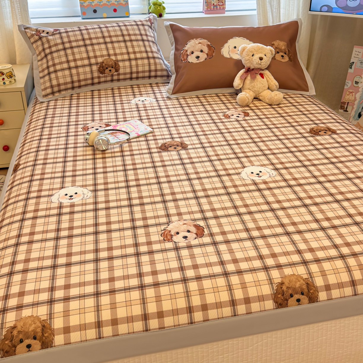 91家纺网 家纺一手货源 找家纺 懒猫家纺 2026春夏新款卡通印花A类凉感冰丝印花凉席席子 格纹爱犬