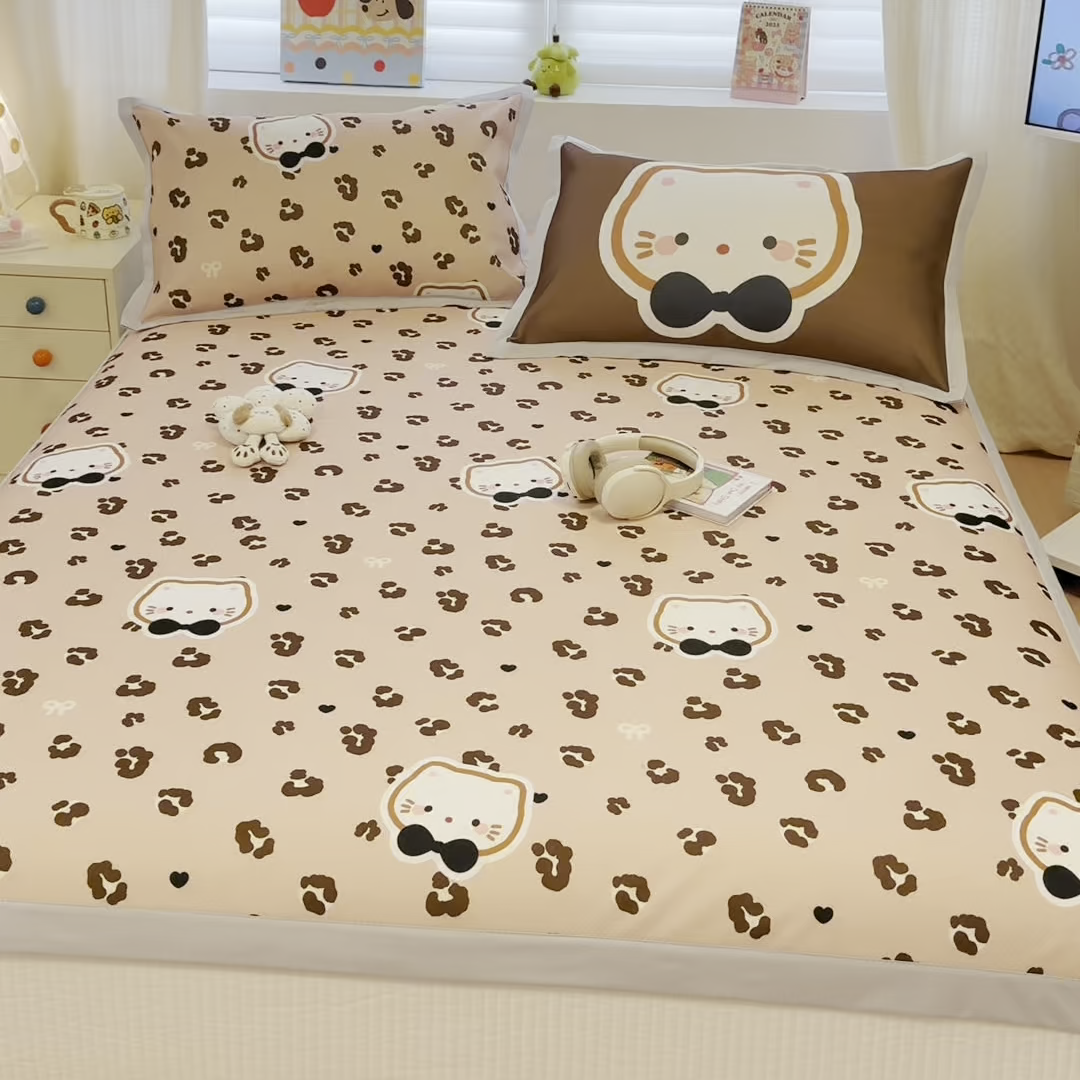 91家纺网 家纺一手货源 找家纺 懒猫家纺 2026春夏新款卡通印花A类凉感冰丝印花凉席席子 咖豹小猫