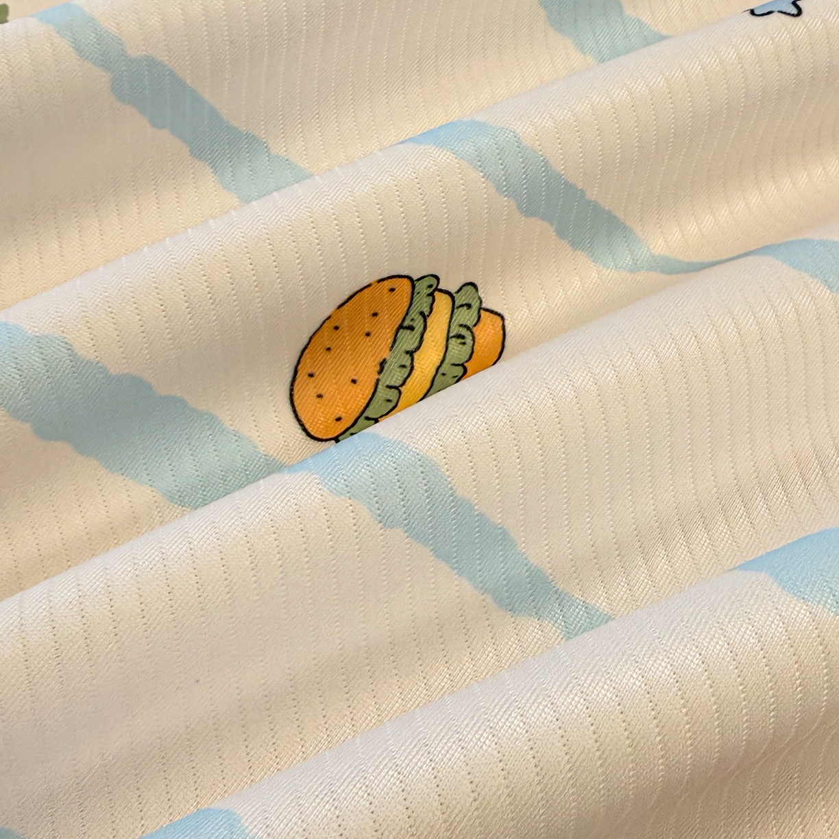 91家纺网 家纺一手货源 找家纺 懒猫家纺 2026春夏新款卡通印花A类凉感冰丝印花凉席席子 汉堡小狗