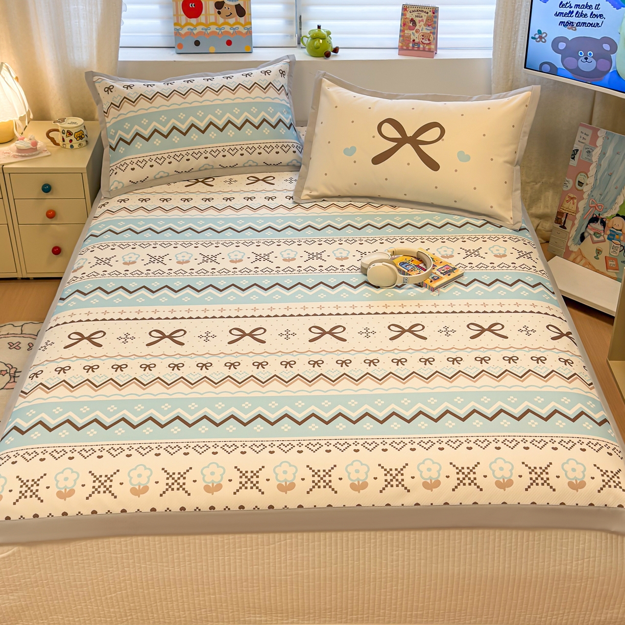 91家纺网 家纺一手货源 找家纺 懒猫家纺 2026春夏新款卡通印花A类凉感冰丝印花凉席席子 费尔岛