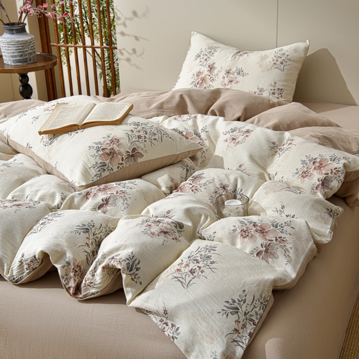 91家纺网 家纺一手货源 找家纺 绘萱家居 2026新款纯棉+麻棉麻全棉印花四件套 粉黛花事