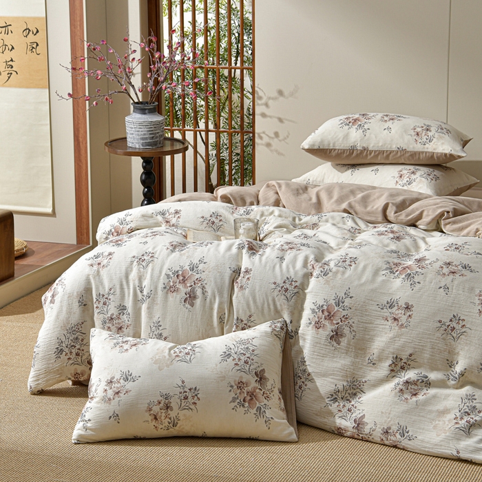 91家纺网 家纺一手货源 找家纺 绘萱家居 2026新款纯棉+麻棉麻全棉印花四件套 粉黛花事