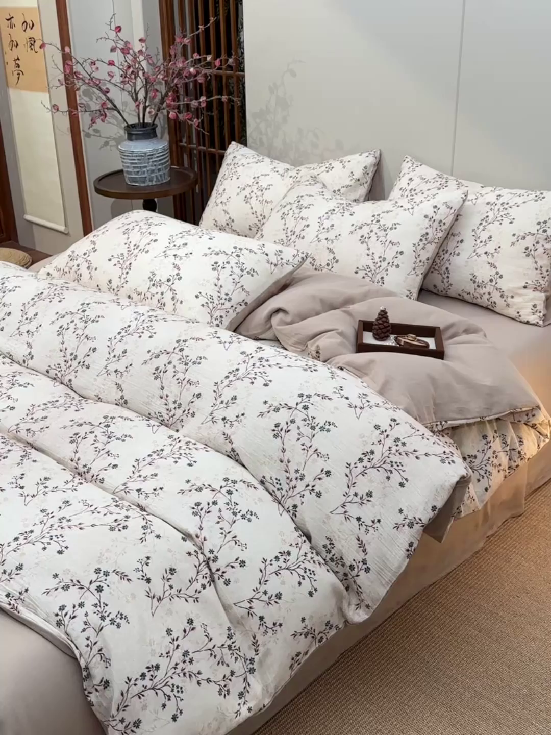 91家纺网 家纺一手货源 找家纺 绘萱家居 2026新款纯棉+麻棉麻全棉印花四件套 素枝春信
