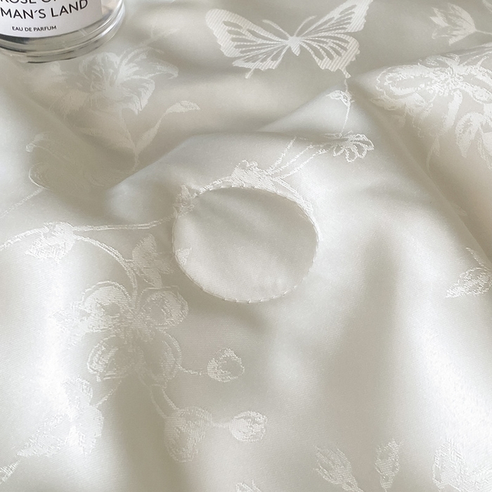 91家纺网 家纺一手货源 找家纺 绘萱家居 2026爆款莱赛冰丝绣花拼接提花水洗天丝夏被四件套水洗真丝夏被夏凉被空调被 花香蝶舞-绿