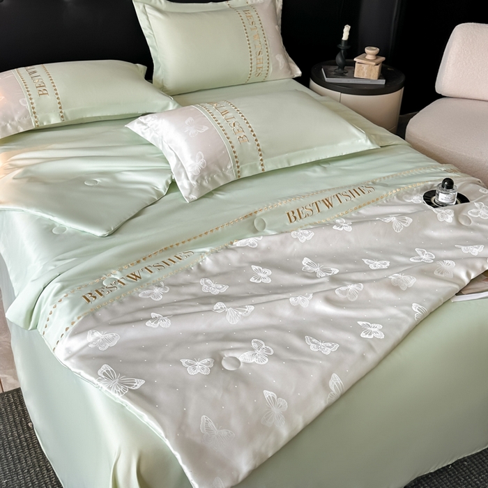 91家纺网 家纺一手货源 找家纺 绘萱家居 2026爆款莱赛冰丝绣花拼接提花水洗天丝夏被四件套水洗真丝夏被夏凉被空调被 蝶舞纷飞-绿