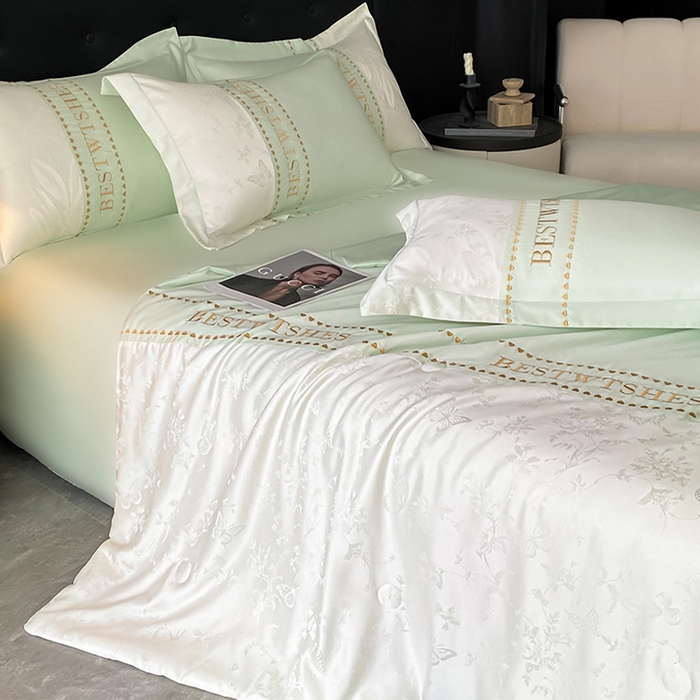 91家纺网 家纺一手货源 找家纺 绘萱家居 2026爆款莱赛冰丝绣花拼接提花水洗天丝夏被四件套水洗真丝夏被夏凉被空调被 花香蝶舞-绿