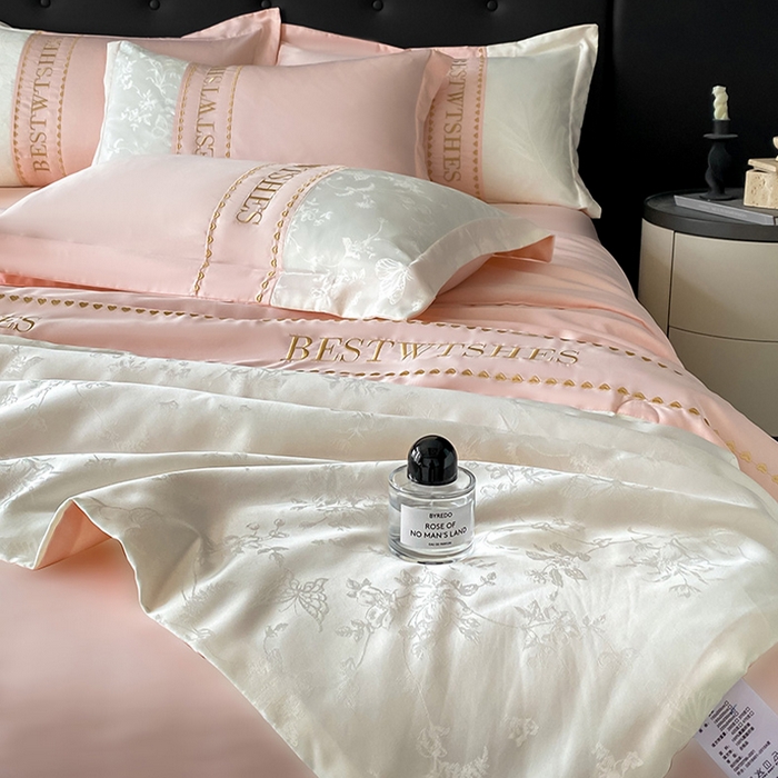 91家纺网 家纺一手货源 找家纺 绘萱家居 2026爆款莱赛冰丝绣花拼接提花水洗天丝夏被四件套水洗真丝夏被夏凉被空调被 花香蝶舞-粉