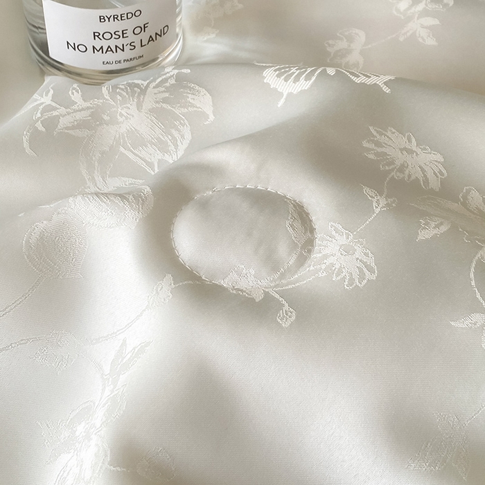 91家纺网 家纺一手货源 找家纺 绘萱家居 2026爆款莱赛冰丝绣花拼接提花水洗天丝夏被四件套水洗真丝夏被夏凉被空调被 花香蝶舞-紫