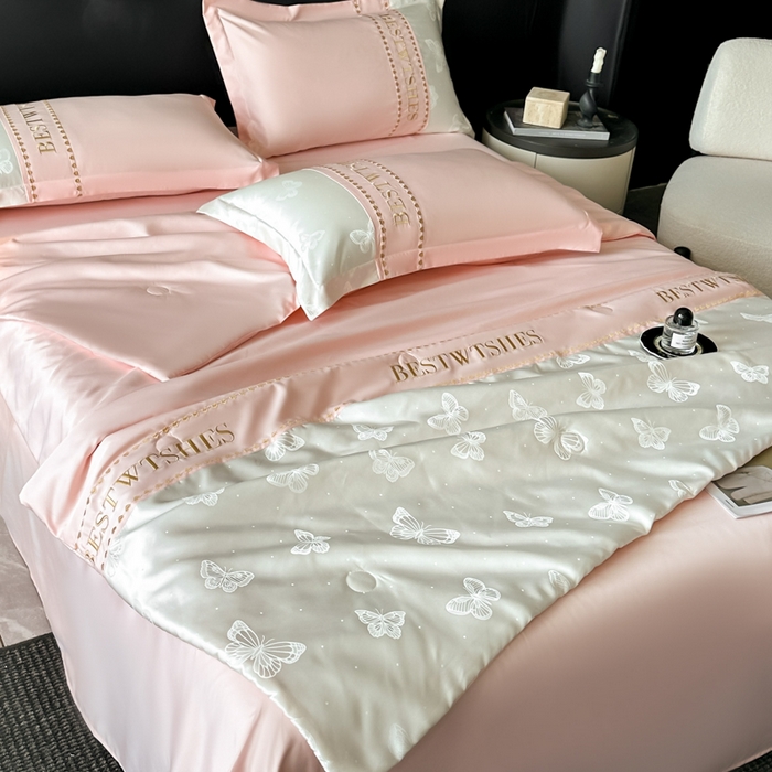 91家纺网 家纺一手货源 找家纺 绘萱家居 2026爆款莱赛冰丝绣花拼接提花水洗天丝夏被四件套水洗真丝夏被夏凉被空调被 蝶舞纷飞-粉