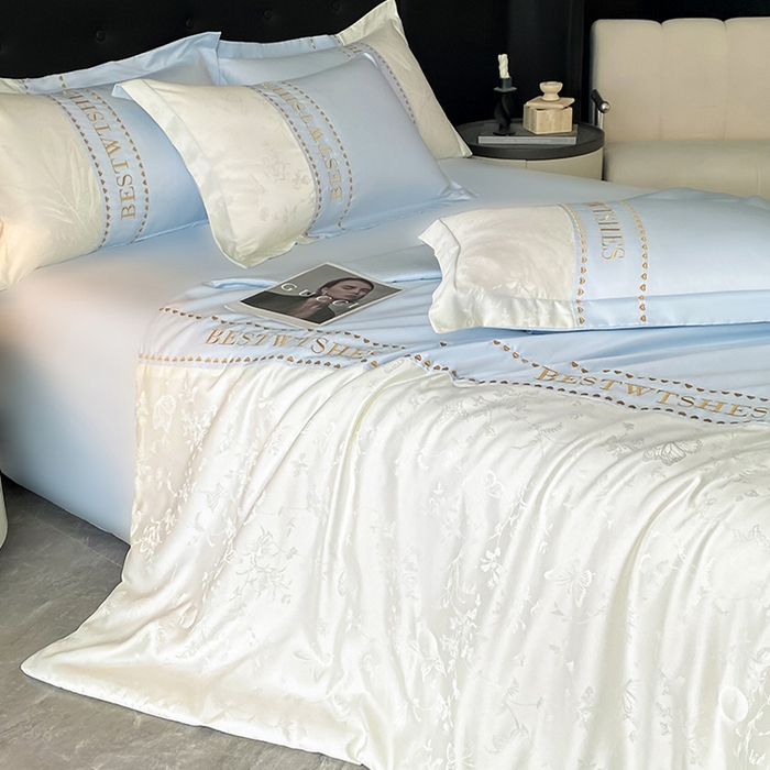 91家纺网 家纺一手货源 找家纺 绘萱家居 2026爆款莱赛冰丝绣花拼接提花水洗天丝夏被四件套水洗真丝夏被夏凉被空调被 花香蝶舞-蓝