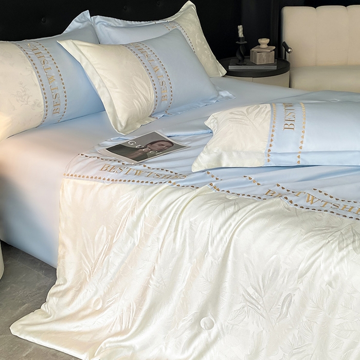 91家纺网 家纺一手货源 找家纺 绘萱家居 2026爆款莱赛冰丝绣花拼接提花水洗天丝夏被四件套水洗真丝夏被夏凉被空调被 雅韵柔梦-蓝