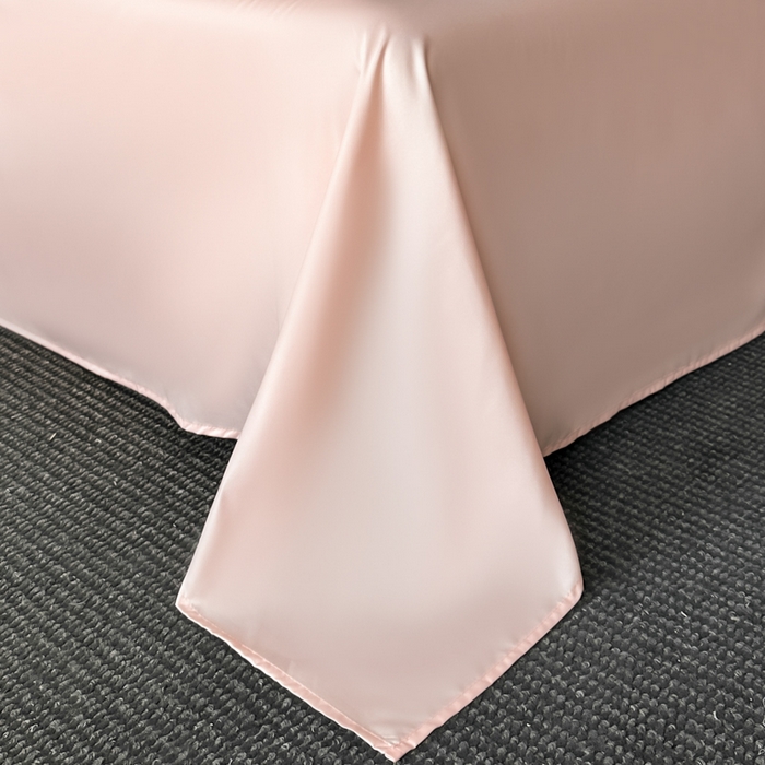 91家纺网 家纺一手货源 找家纺 绘萱家居 2026爆款莱赛冰丝绣花拼接提花水洗天丝夏被四件套水洗真丝夏被夏凉被空调被 蝶舞纷飞-粉