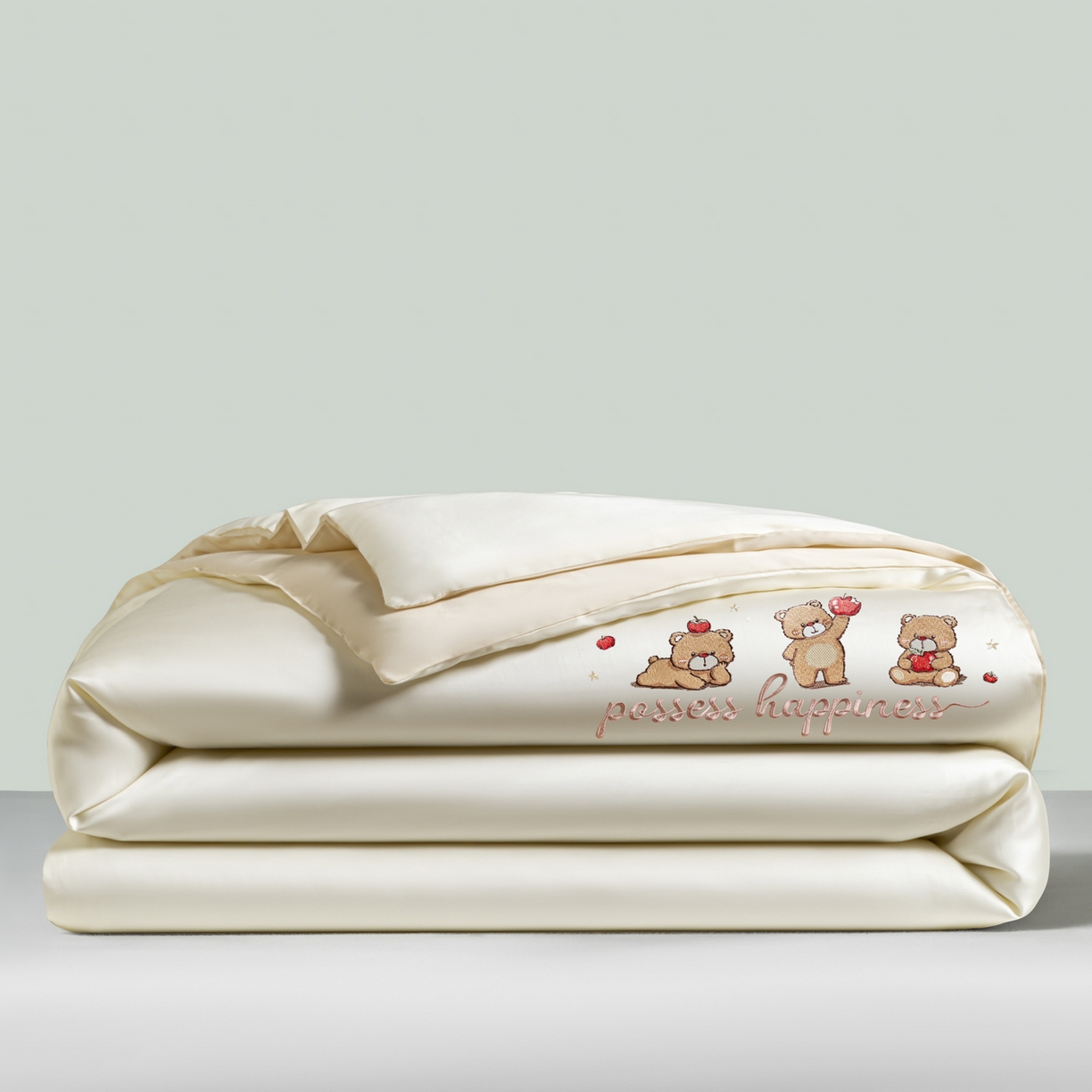 91家纺网 家纺一手货源 找家纺 云棉坊 2026新款水洗真丝冰丝刺绣夏被四件套-卡通款 萌萌熊-奶白+杏仁