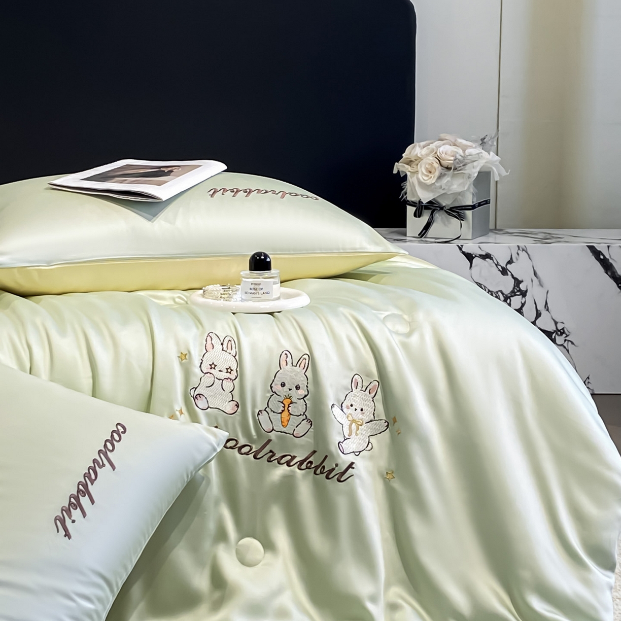 91家纺网 家纺一手货源 找家纺 云棉坊 2026新款水洗真丝冰丝刺绣夏被四件套-卡通款 乖乖兔-果绿+奶黄