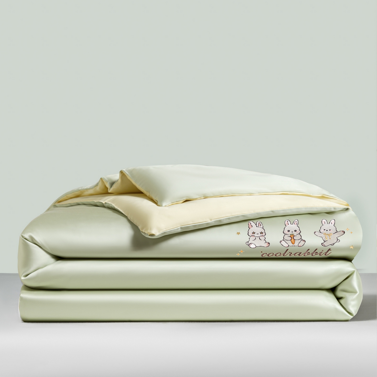 91家纺网 家纺一手货源 找家纺 云棉坊 2026新款水洗真丝冰丝刺绣夏被四件套-卡通款 乖乖兔-果绿+奶黄