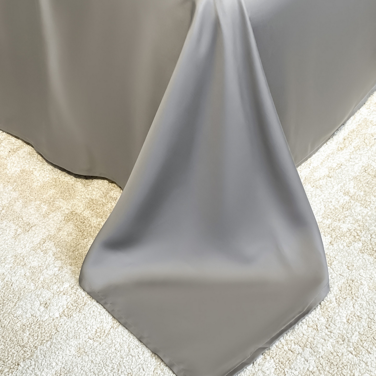 91家纺网 家纺一手货源 找家纺 云棉坊 2026新款水洗真丝冰丝刺绣夏被四件套-卡通款 萌萌熊-奶咖+山灰