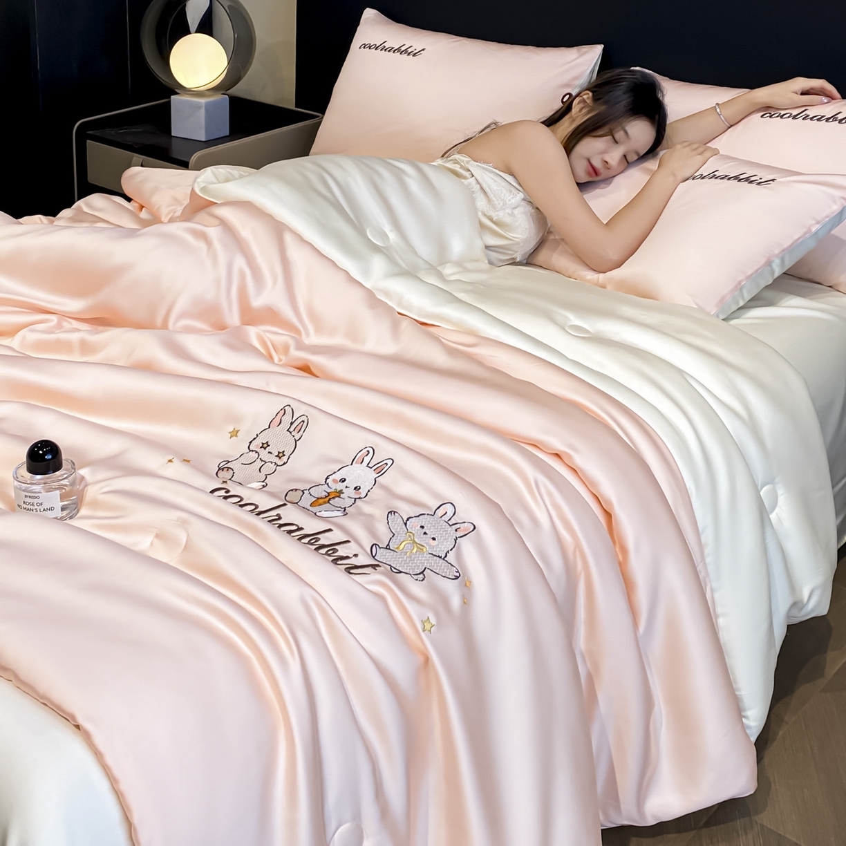 云棉坊 2026新款水洗真丝冰丝刺绣夏被四件套-卡通款 乖乖兔-蜜桃+奶白