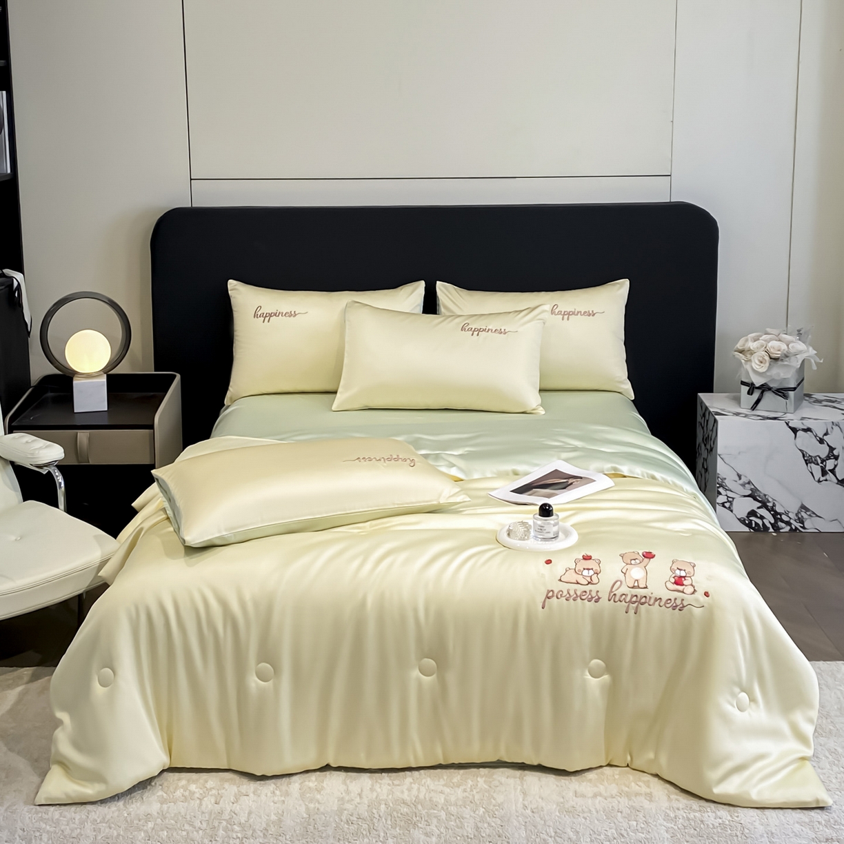 91家纺网 家纺一手货源 找家纺 云棉坊 2026新款水洗真丝冰丝刺绣夏被四件套-卡通款 萌萌熊-奶黄+果绿