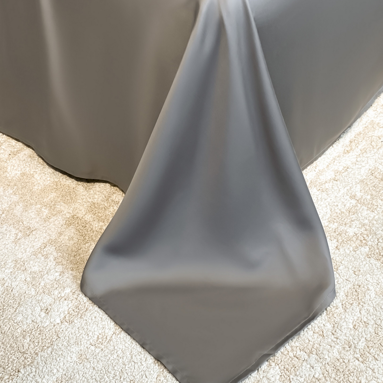 91家纺网 家纺一手货源 找家纺 云棉坊 2026新款水洗真丝冰丝刺绣夏被四件套-卡通款 萌萌熊-山灰+中灰