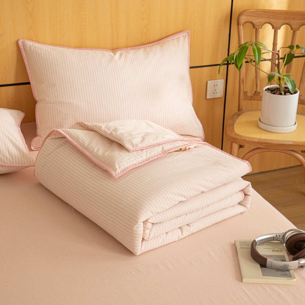 91家纺网 家纺一手货源 找家纺 丽美人家纺 2026新款全棉色织条纹夏被夏凉被空调被 条纹粉